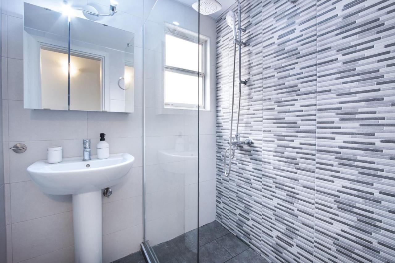 Bright Apartment In Piraeus Luaran gambar